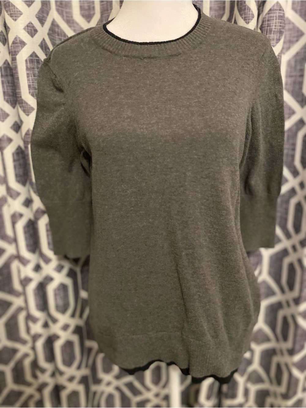 Simply Vera Vera Wang Gray Crewneck Pullover with Black Trim